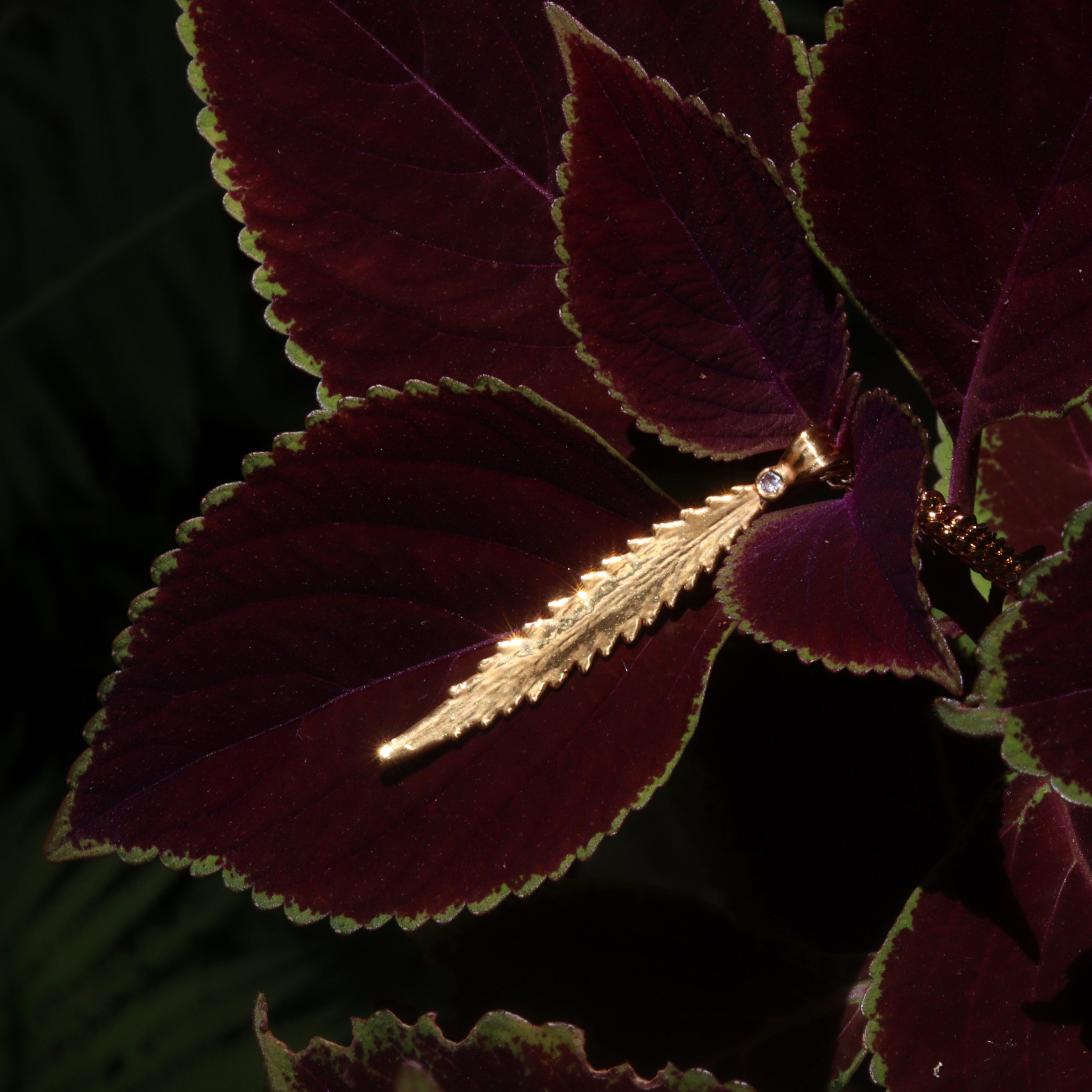 24k Axum Leaf with Diamond