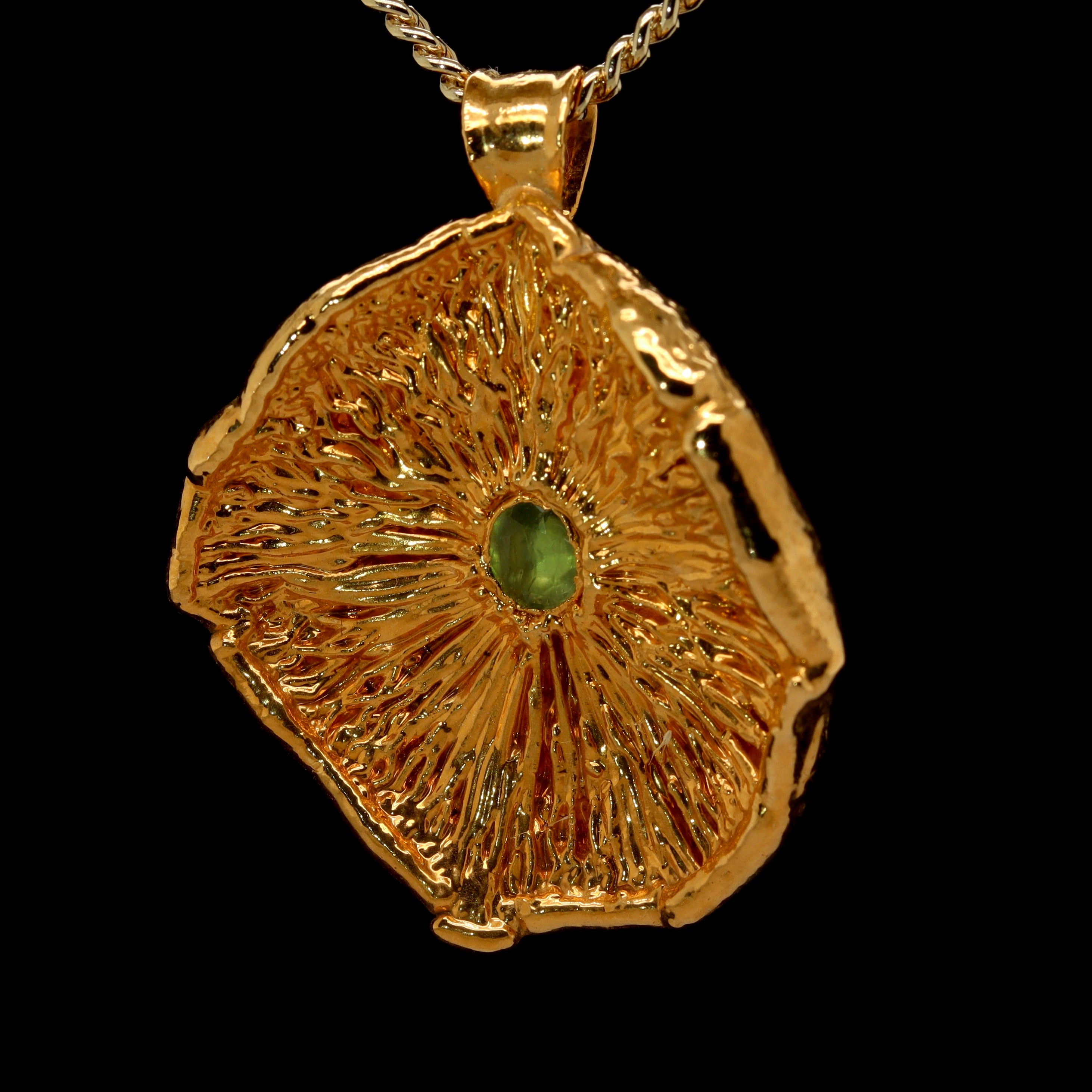 24k Special Collection Cap Pendant with Peridot & White Sapphire