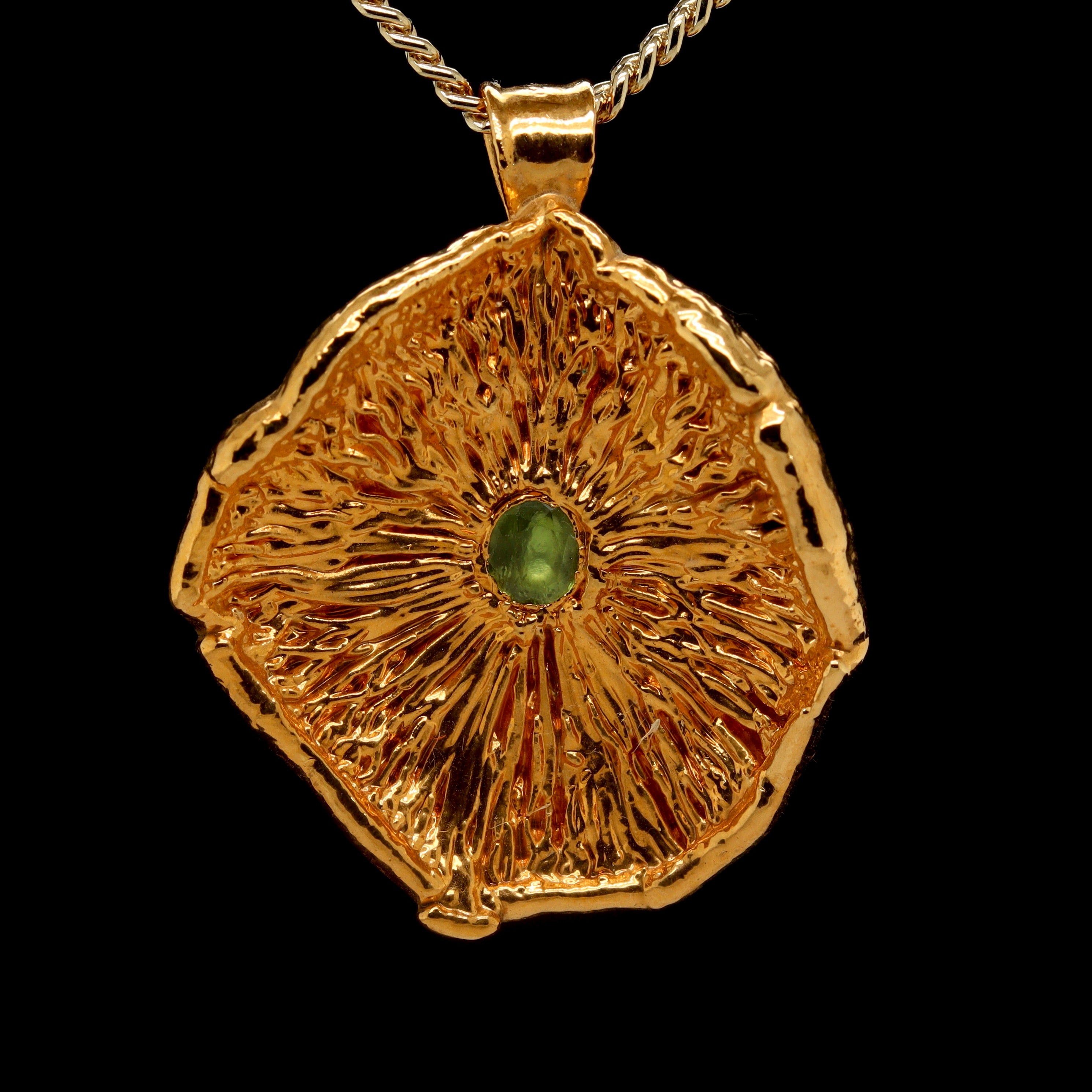 24k Special Collection Cap Pendant with Peridot & White Sapphire